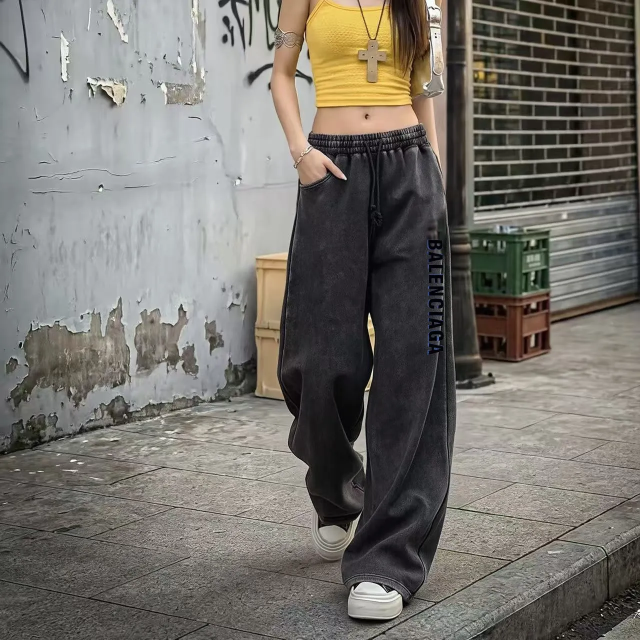 "𝙉𝙚𝙬⚜️Balenciaga" 2026 Autumn and Winter New Arrival sweatpants 360g 100% cotton distressed fried snowflakes, suede laminated print, wide-leg trousers Color: Black Blue green coffee, Sizes: S M L XL XXL Buy now👉 Buy now👉 Buy now👉